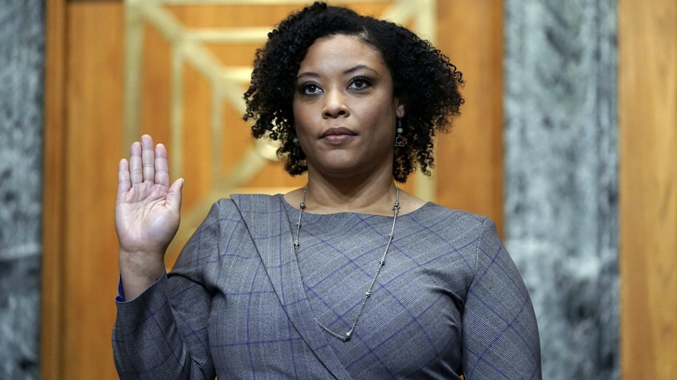 B&agrave; Shalanda Young l&agrave; người phụ nữ da m&agrave;u đầu ti&ecirc;n l&atilde;nh đạo Văn ph&ograve;ng Quản l&yacute; v&agrave; Ng&acirc;n s&aacute;ch - Ảnh: AP.