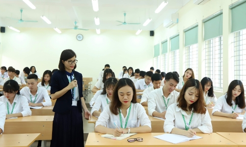 Hé lộ mức độ chênh lệch học phí giữa các ngành học