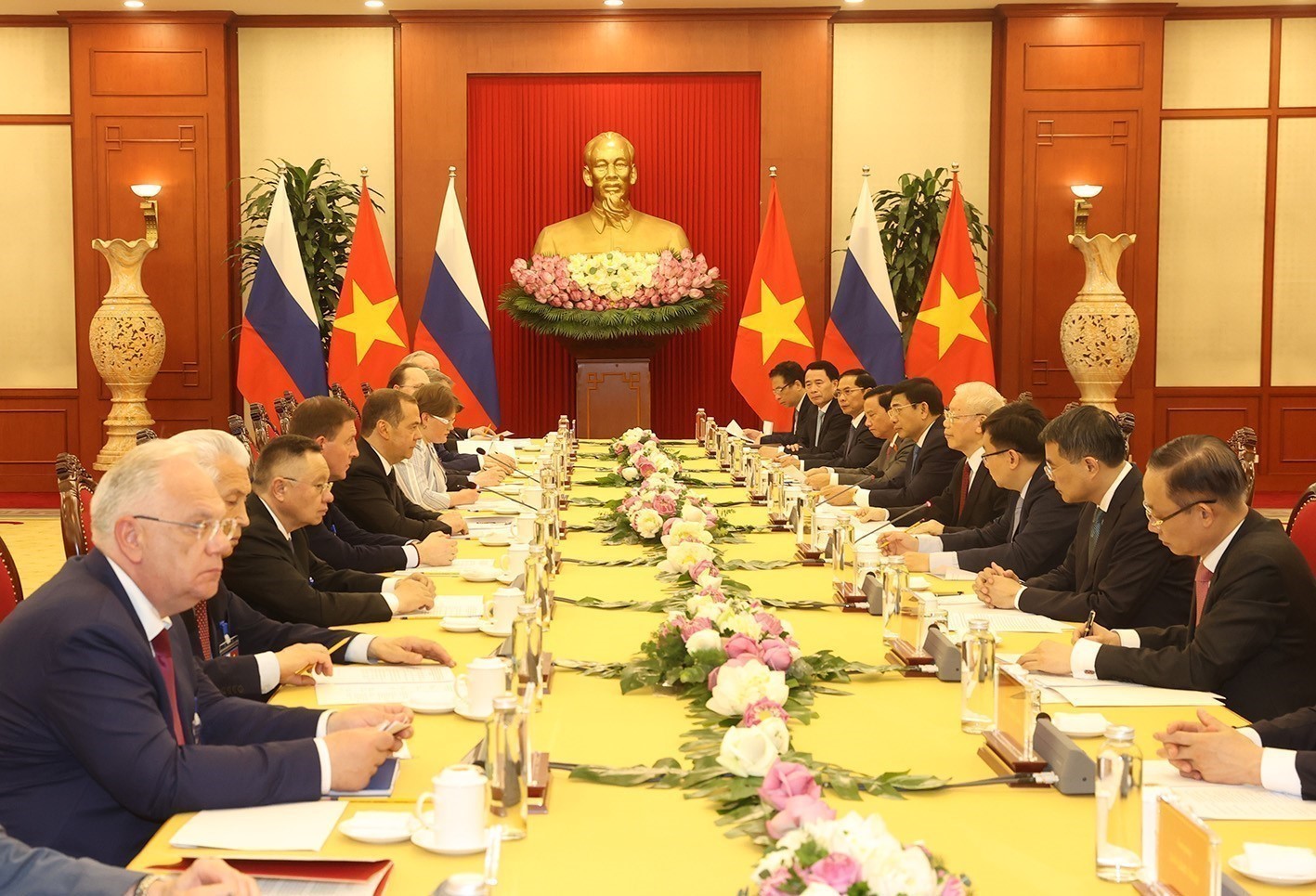 Chủ tịch Đảng “Nước Nga Thống nhất” Dmitry Medvedev hội đàm với Tổng Bí thư Nguyễn Phú Trọng - Ảnh: ĐCS
