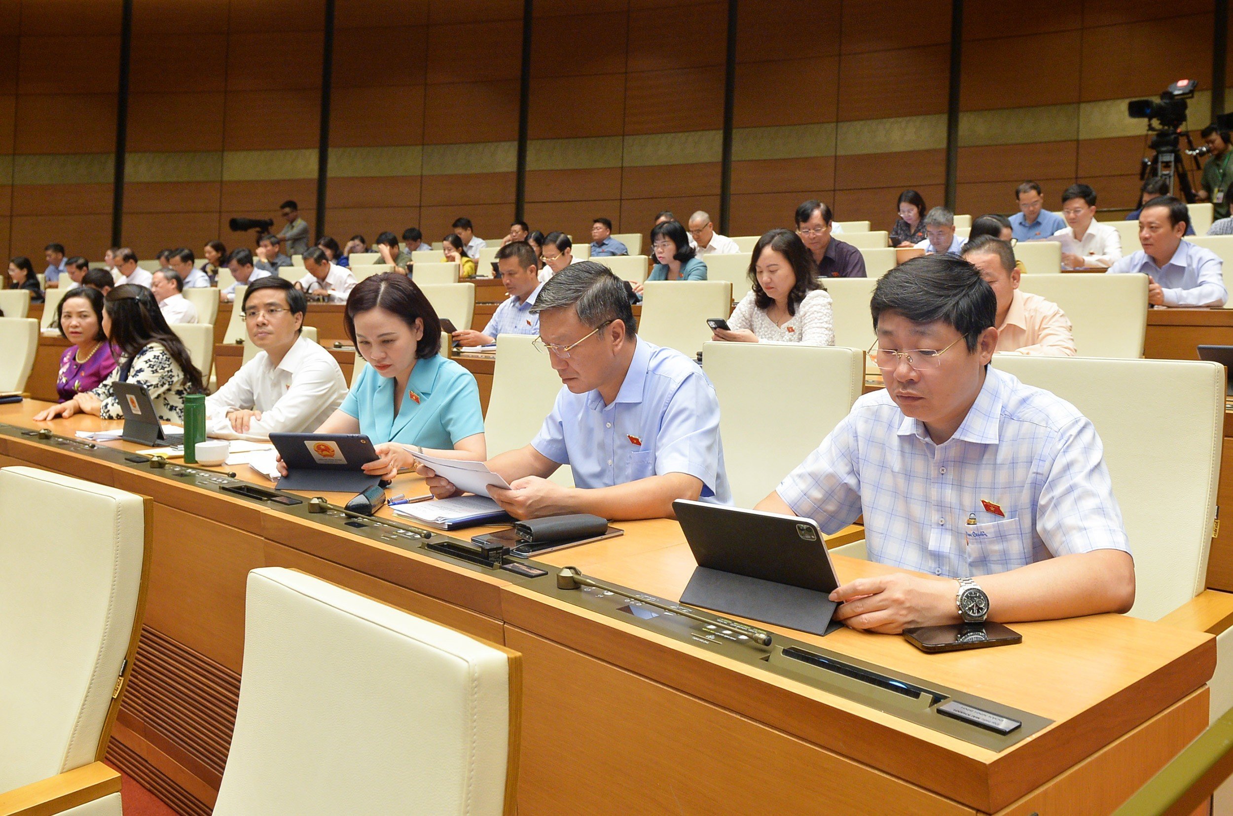 Nhất tr&iacute; về ph&acirc;n bổ, giao kế hoạch đầu tư c&ocirc;ng trung hạn vốn ng&acirc;n s&aacute;ch trung ương giai đoạn 2021-2025 l&agrave; 87.359,227 tỷ đồng cho c&aacute;c dự &aacute;n ho&agrave;n thiện thủ tục.