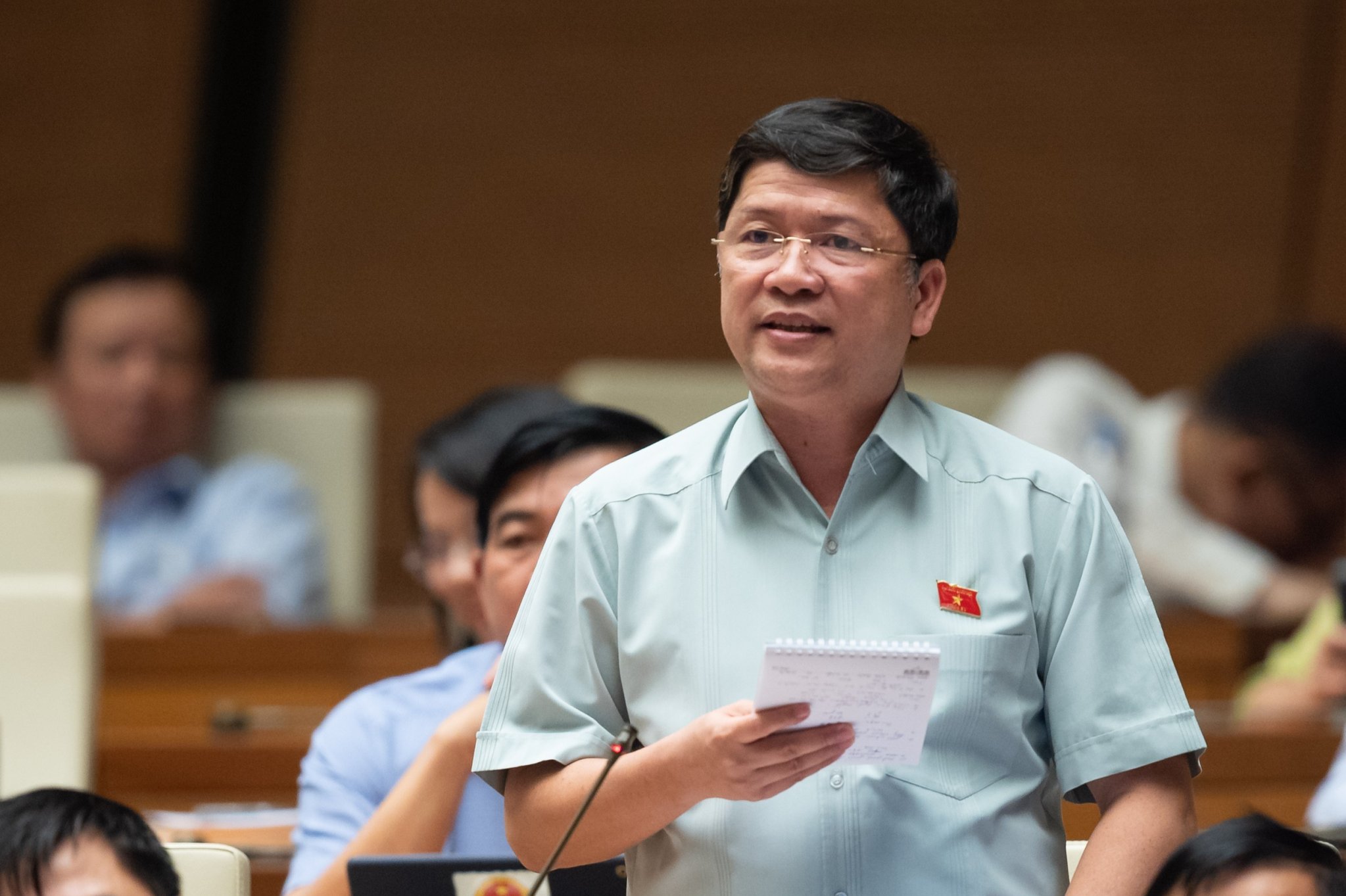 Đại biểu Tạ Văn Hạ, Đoàn ĐBQH tỉnh Quảng Nam: Đề xuất bỏ giá trần, giá sàn đối với vé máy bay