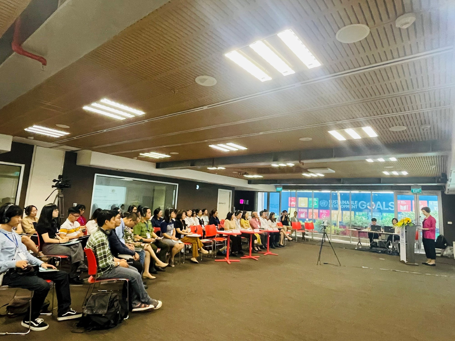 Các đại biểu dự Hội thảo Trẻ em trong thế giới số- giải quyết rủi ro và thúc đẩy cơ hội 