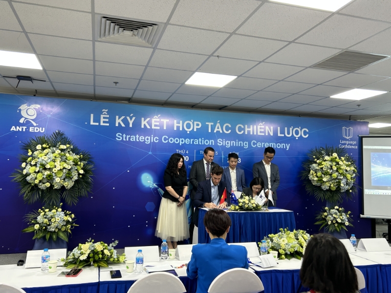 Ant Edu cooperates with Language Confidence