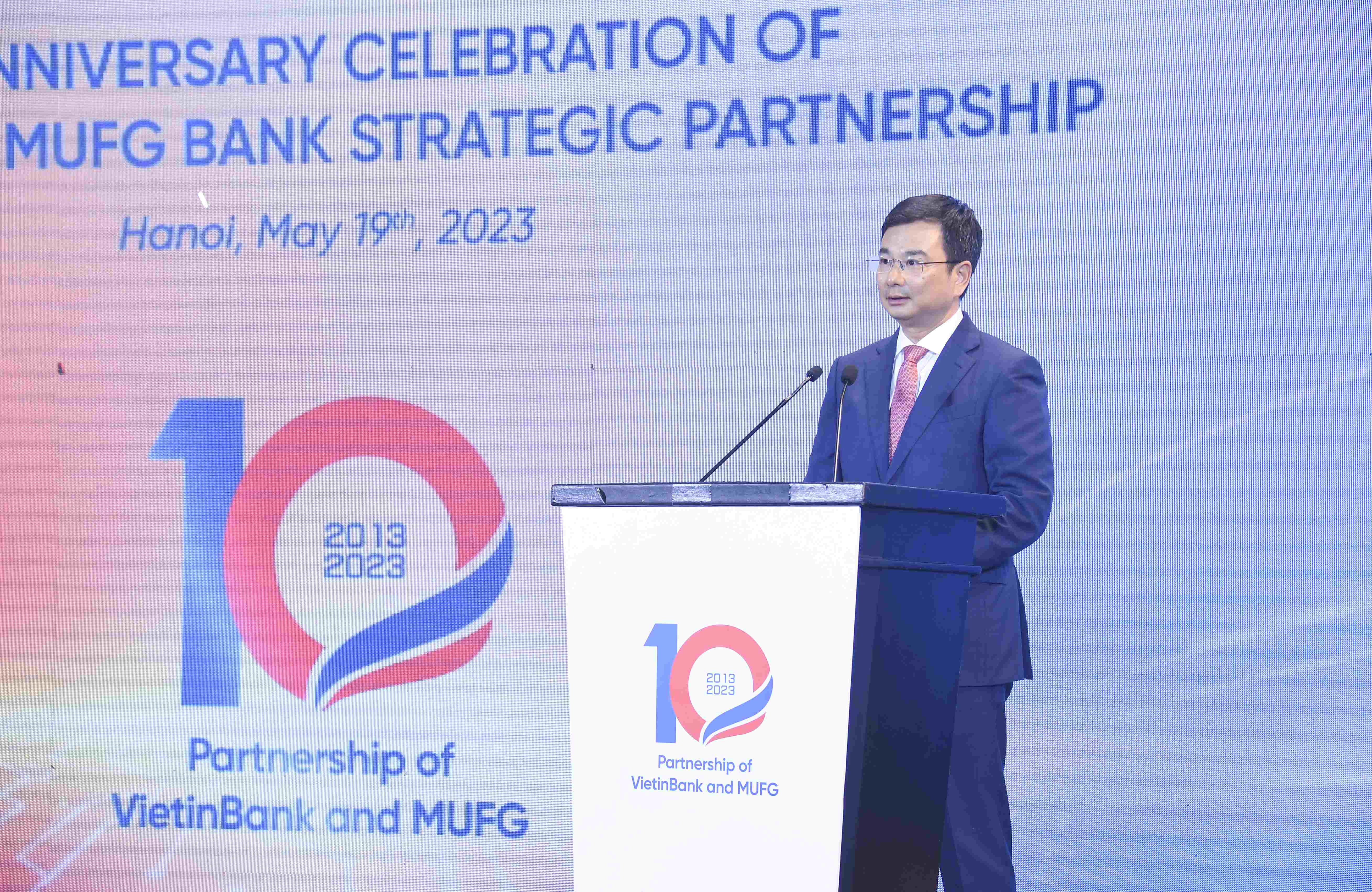 Deputy Governor of the State Bank of Vietnam, Mr. Phạm Thanh Ha, expressed his appreciation of the two banks’ partnership.