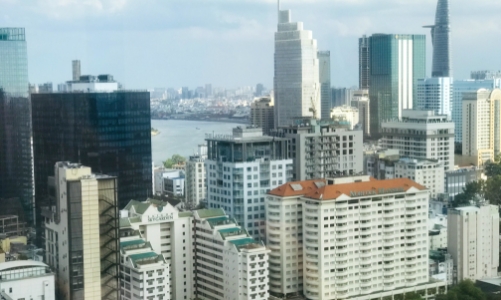 Giá thuê văn phòng hạng A tại TP.HCM thấp hơn 40% so với Singapore