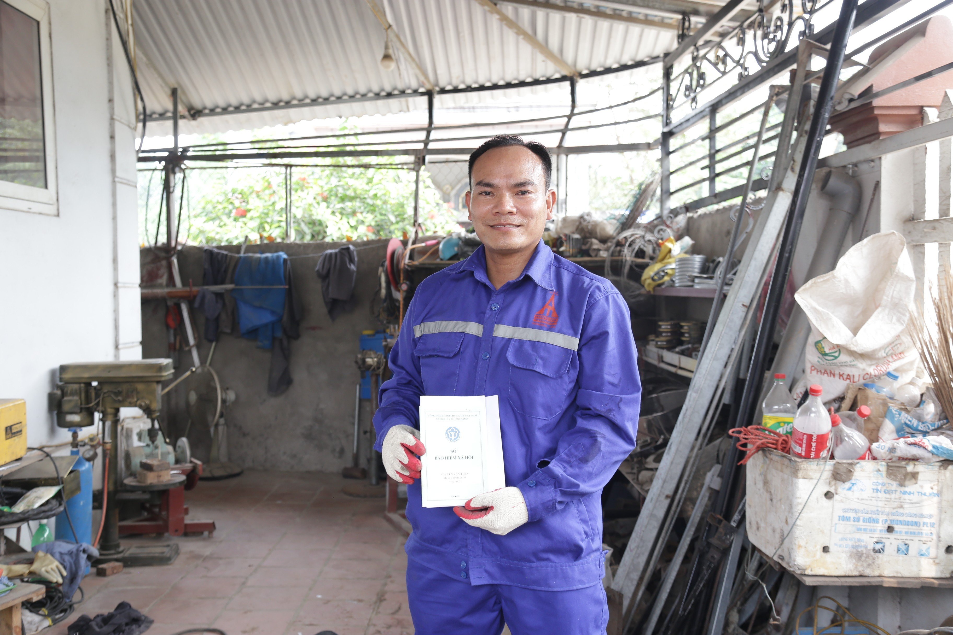 Anh Nguyễn Văn Thủy (xã Phù Linh, huyện Sóc Sơn, TP.Hà Nội) đã ổn định cuộc sống nhờ được hỗ trợ từ quỹ. 