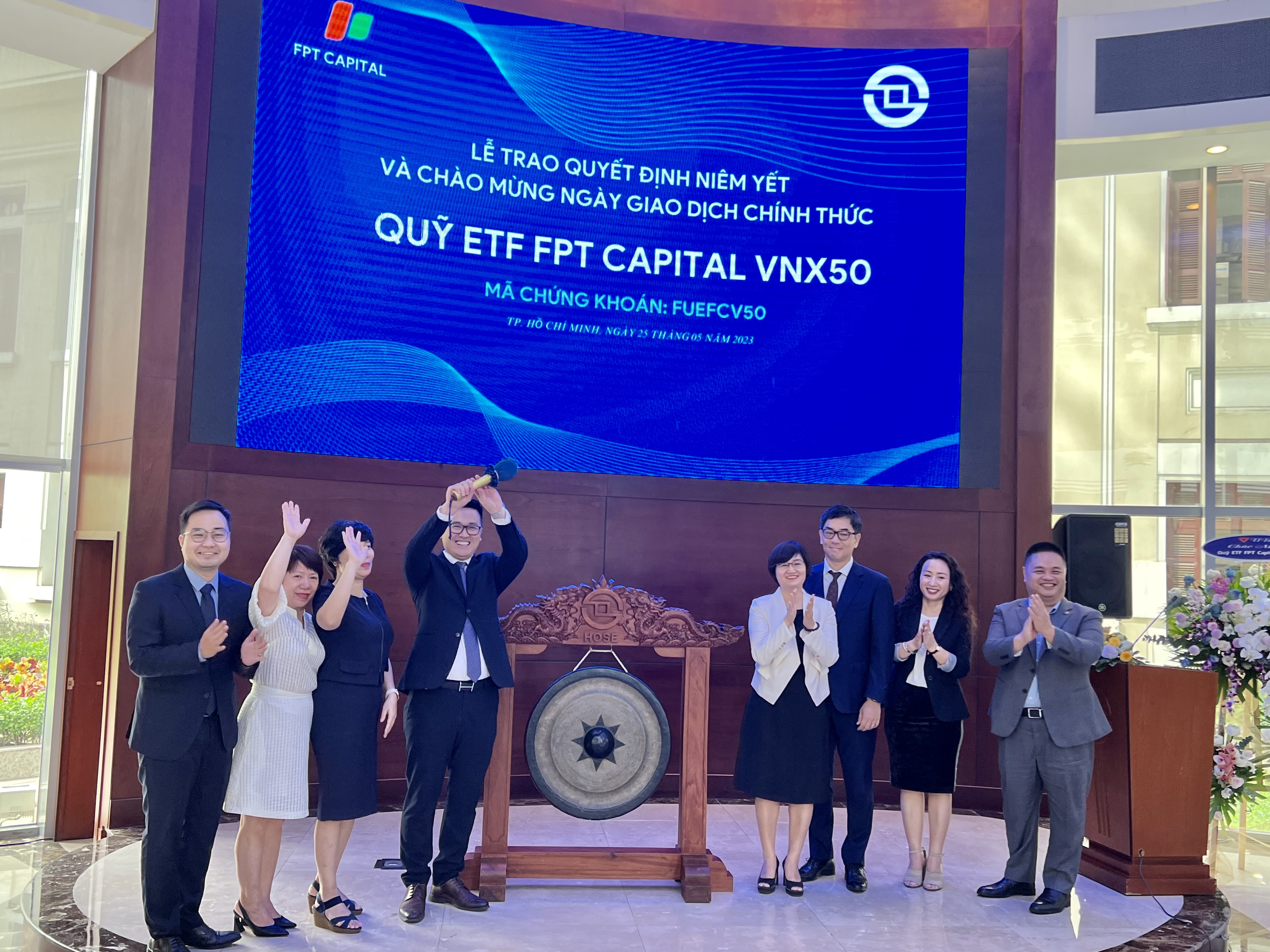 Chứng chỉ Quỹ ETF CAPITAL VNX50 chính thức niêm yết trên HOSE vào sáng ngày 25/05