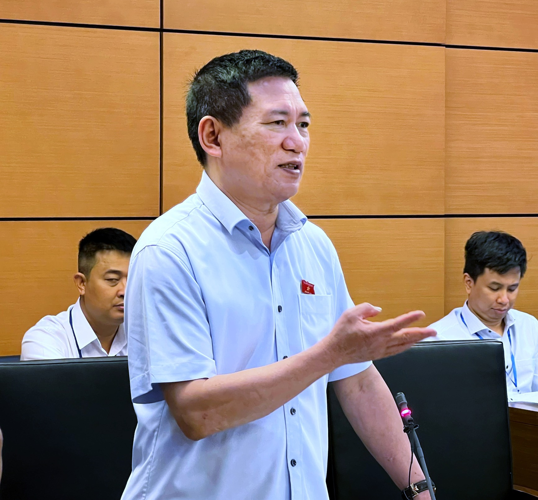 Bộ trưởng Bộ T&agrave;i ch&iacute;nh Hồ Đức Phớc ph&aacute;t biểu tại phi&ecirc;n họp tổ s&aacute;ng ng&agrave;y 25-05.