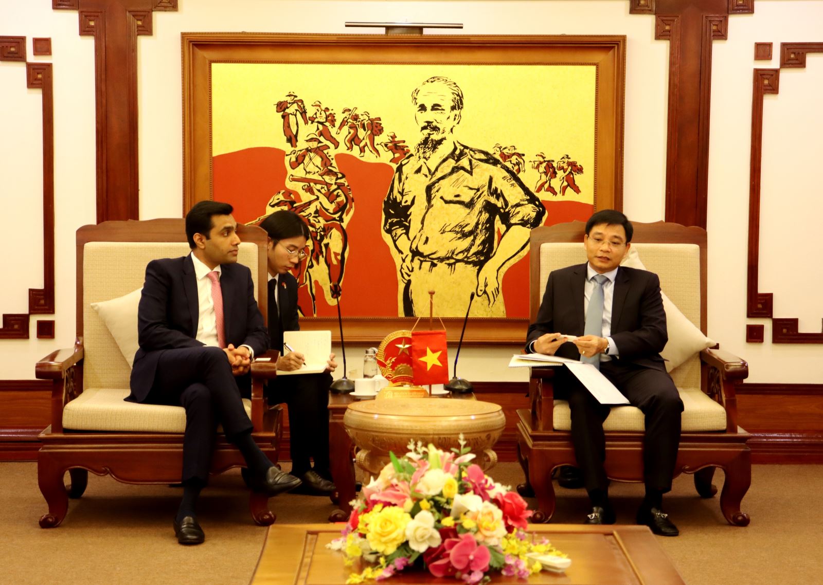 Bộ trưởng Nguyễn Văn Thắng v&agrave; Tổng gi&aacute;m đốc Karan Adani mong muốn th&uacute;c đẩy hợp t&aacute;c trong lĩnh vực giao th&ocirc;ng vận tải.