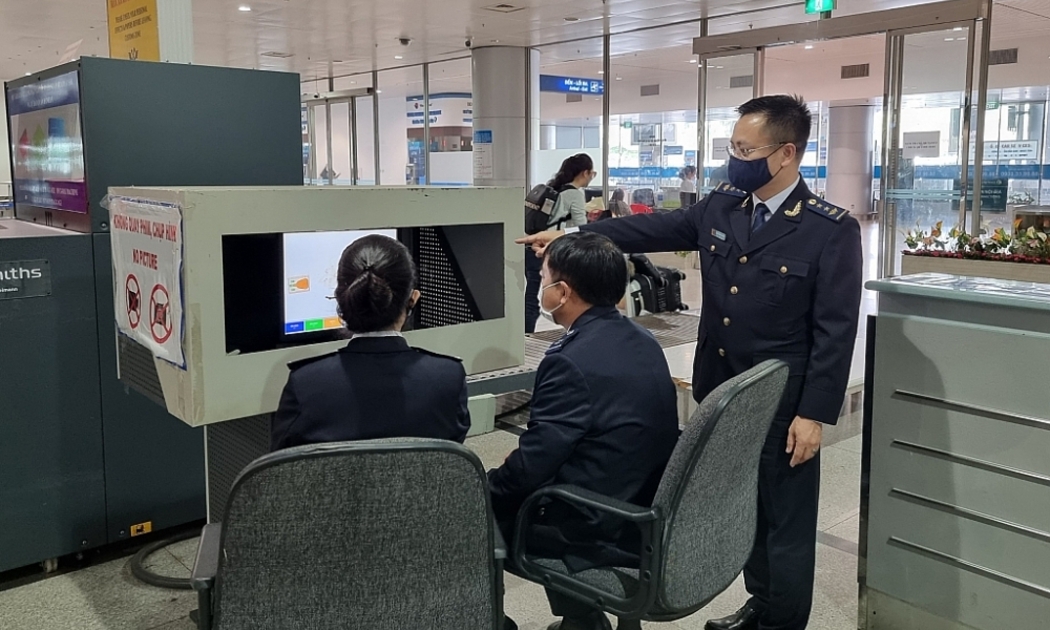 Tình hình buôn lậu, vận chuyển trái phép hàng hoá, tiền tệ, ma tuý qua đường hàng không có chiều hướng gia tăng.