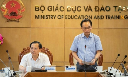 Thứ trưởng Hoàng Minh Sơn phát biểu tại buổi làm việc. Ảnh: Bộ Giáo dục và Đào tạo.