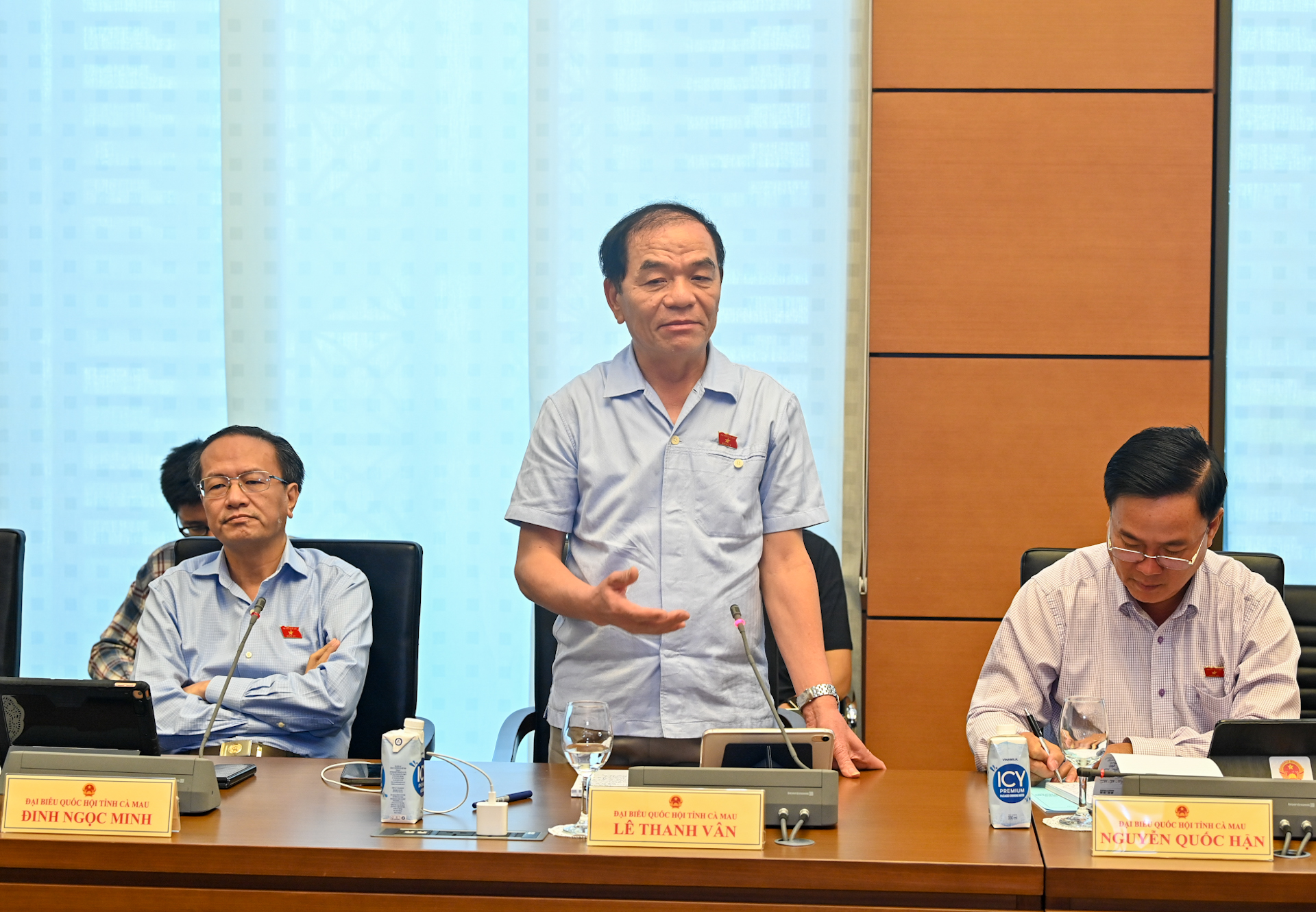 Đại biểu Lê Thanh Vân (Cà Mau) phát biểu tại phiên họp tổ ngày 25-05.