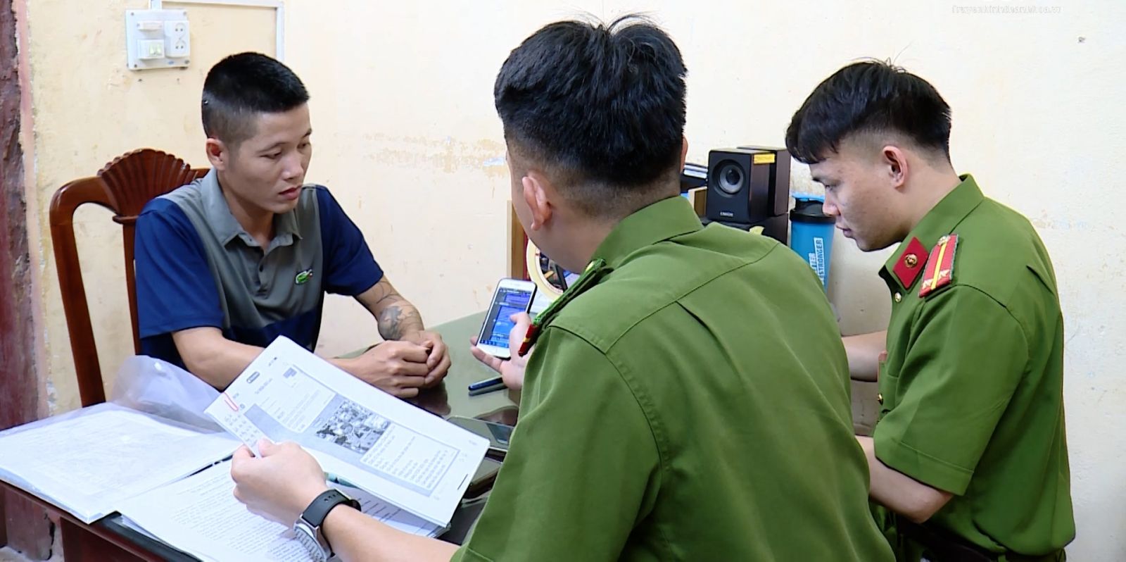 Đối tượng H&agrave; Văn H&ugrave;ng,với vai tr&ograve; trưởng nh&oacute;m tại cơ quan C&ocirc;ng an. Ảnh: Cổng th&ocirc;ng tin C&ocirc;ng an tỉnh Thanh H&oacute;a.