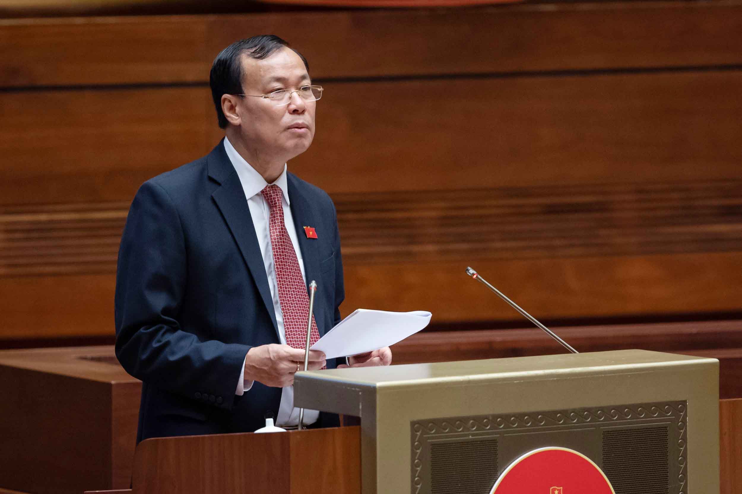 Chủ nhiệm Ủy ban Quốc phòng và An ninh của Quốc hội Lê Tấn Tới báo cáo thẩm tra dự án Luật. Ảnh - Quochoi.vn. 