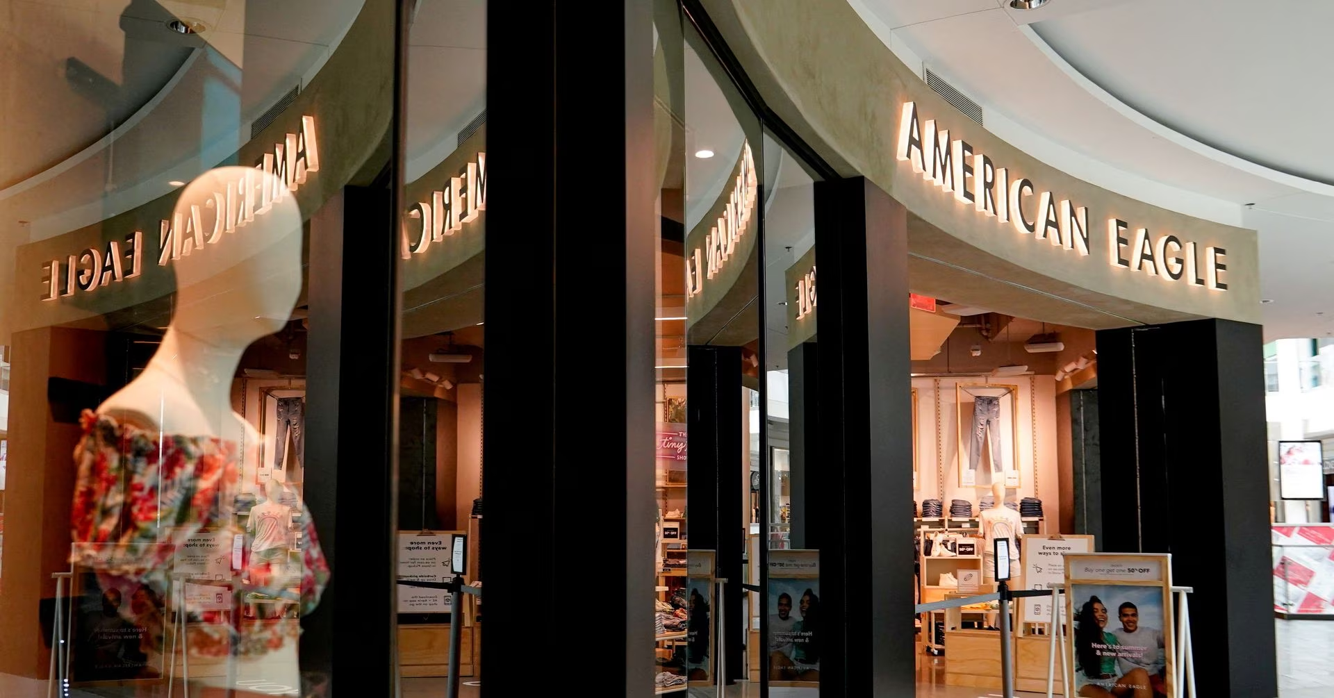 Rất nhiều thương hiệu Mỹ đ&atilde; cắt giảm dự b&aacute;o tăng trưởng của năm 2023.