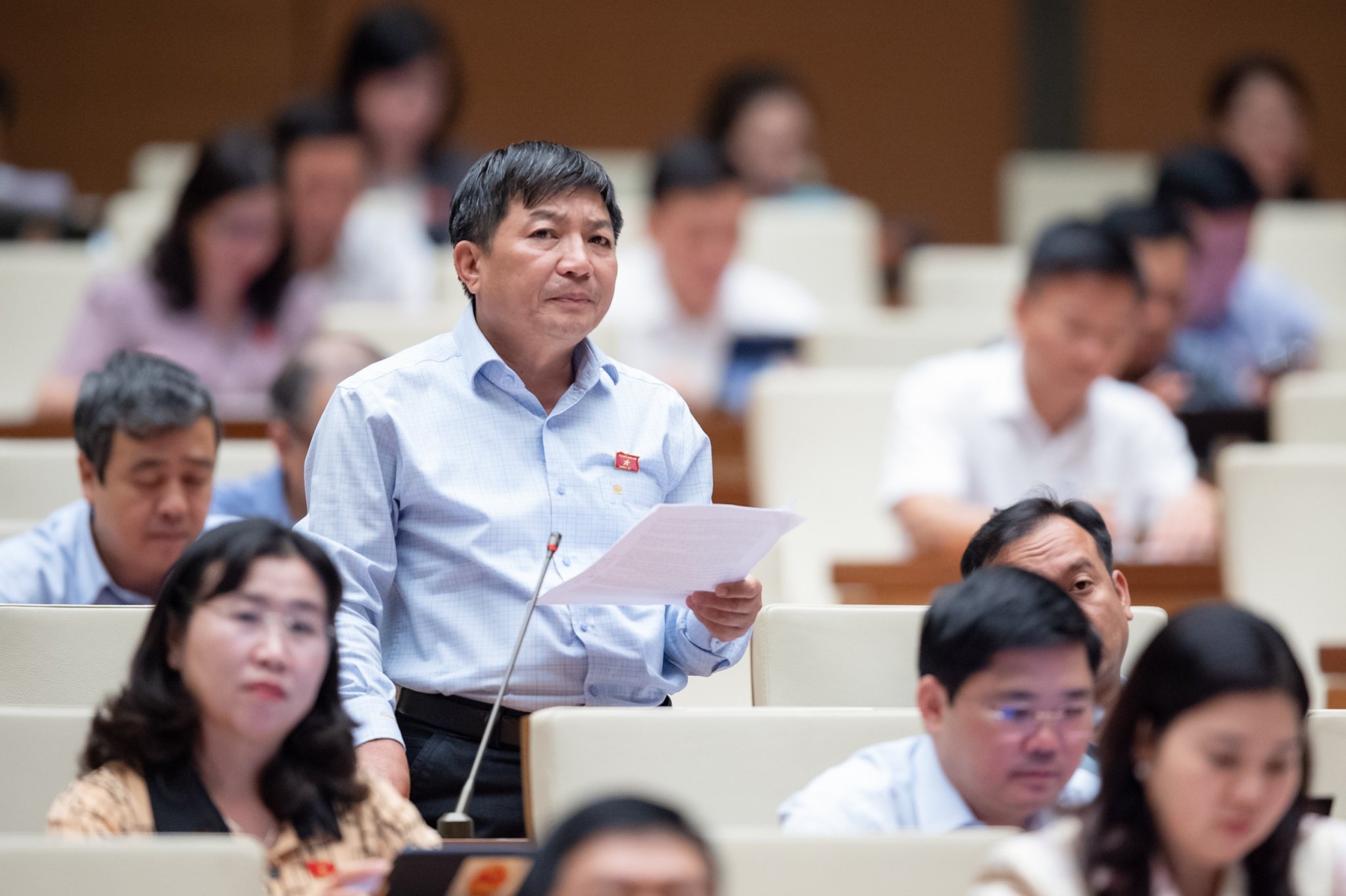 Đại biểu Phạm Đ&igrave;nh Thanh, Đo&agrave;n Đại biểu Quốc hội tỉnh Kon Tum ph&aacute;t biểu tại hội trường ng&agrave;y 29-05-2023. Ảnh - Quochoi.vn.