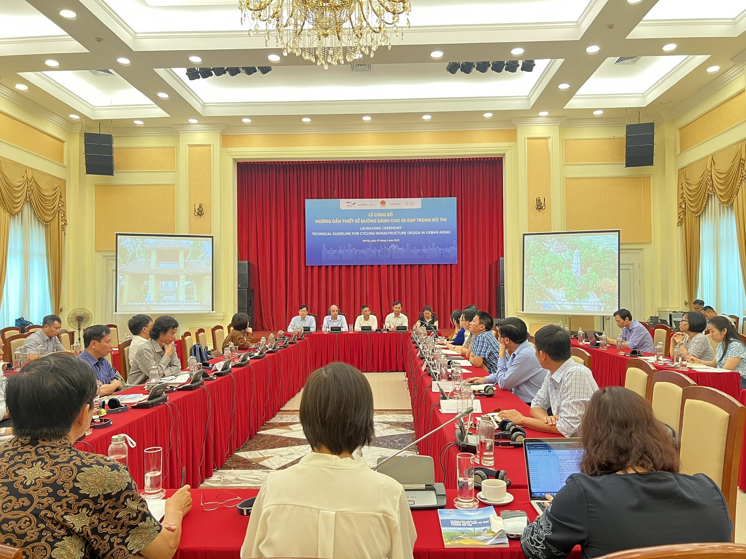 Quang cảnh&nbsp;c&ocirc;ng bố &ldquo;Hướng dẫn kỹ thuật về Thiết kế đường d&agrave;nh cho xe đạp trong đ&ocirc; thị&rdquo;.