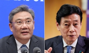 Bộ trưởng Thương mại Trung Quốc, Wang Wentao (bên trái) đã gặp Yasutoshi Nishimura, Bộ trưởng Thương mại Nhật Bản, tại Detroit vào tuần trước.