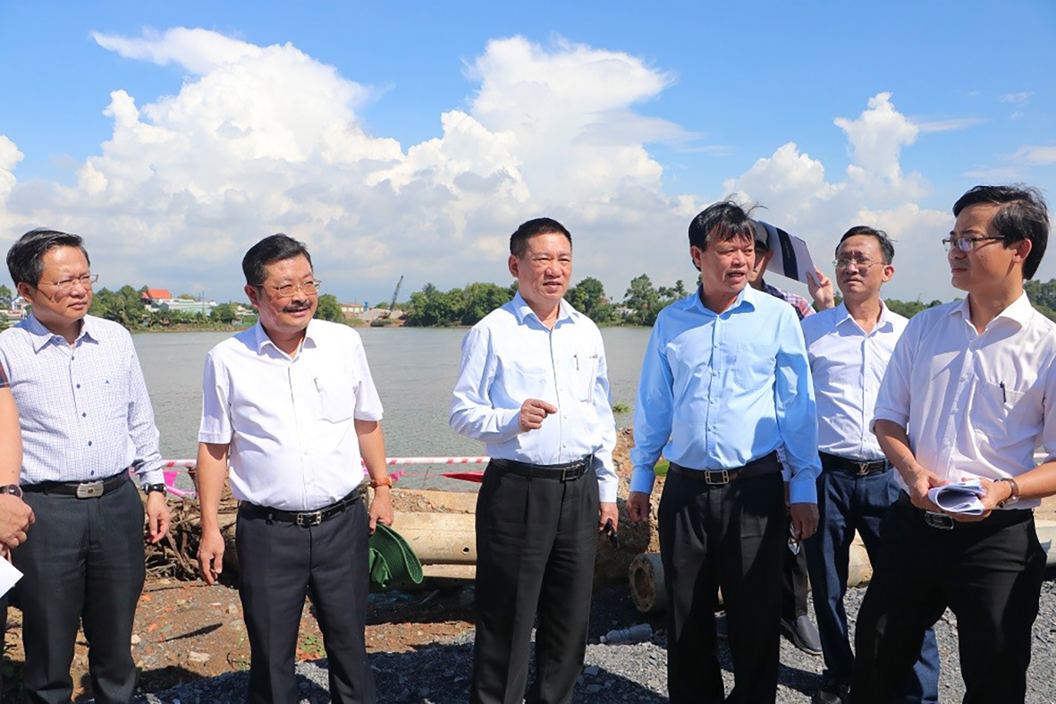 Bộ trưởng Bộ Tài chính đề nghị cả ba địa phương rà soát các dự án đến nay không giải ngân được và kiên quyết cắt giảm vốn các dự án này.