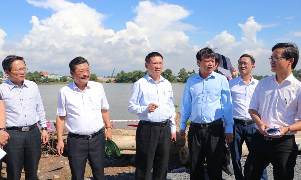 Bộ trưởng Bộ Tài chính đề nghị cả ba địa phương rà soát các dự án đến nay không giải ngân được và kiên quyết cắt giảm vốn các dự án này.