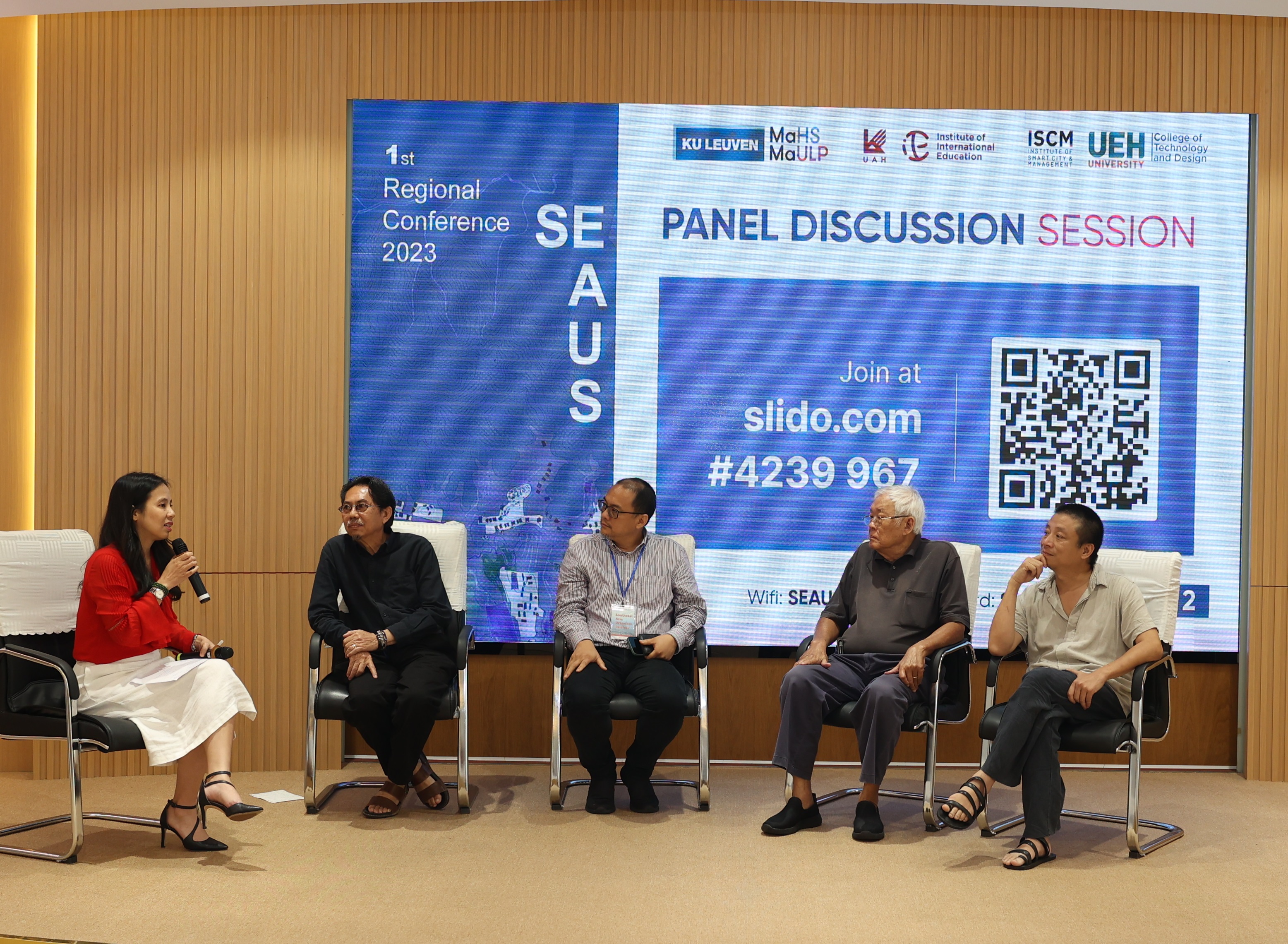 Các diễn giả Hội thảo SEAUS 2023 - "Giải pháp thiết kế đô thị tại khu vực Đông Nam Á để giải quyết vấn đề nóng lên toàn cầu" sáng 30/5 tại UEH.