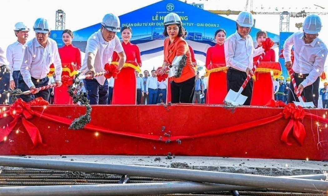 Cầu Vĩnh Tuy giai đoạn 2 hợp long sau gần 30 tháng thi công.
