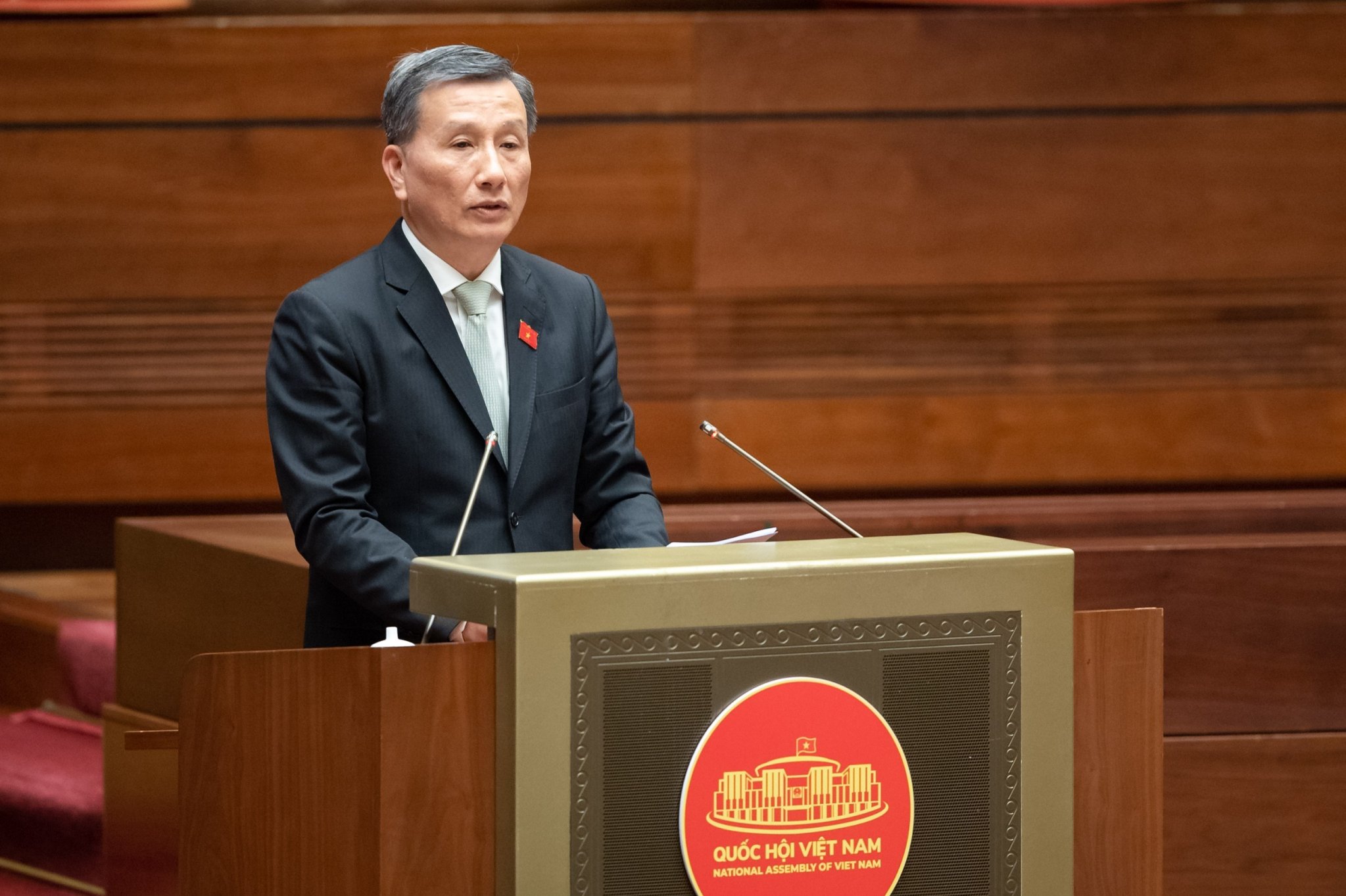 Chủ nhiệm Ủy ban Khoa học, Công nghệ và Môi trường của Quốc hội Lê Quang Huy báo cáo giải trình, tiếp thu, chỉnh lý dự thảo Luật Giao dịch điện tử (sửa đổi).