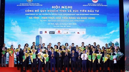 Ha Tinh grants investment licenses to 15 projects