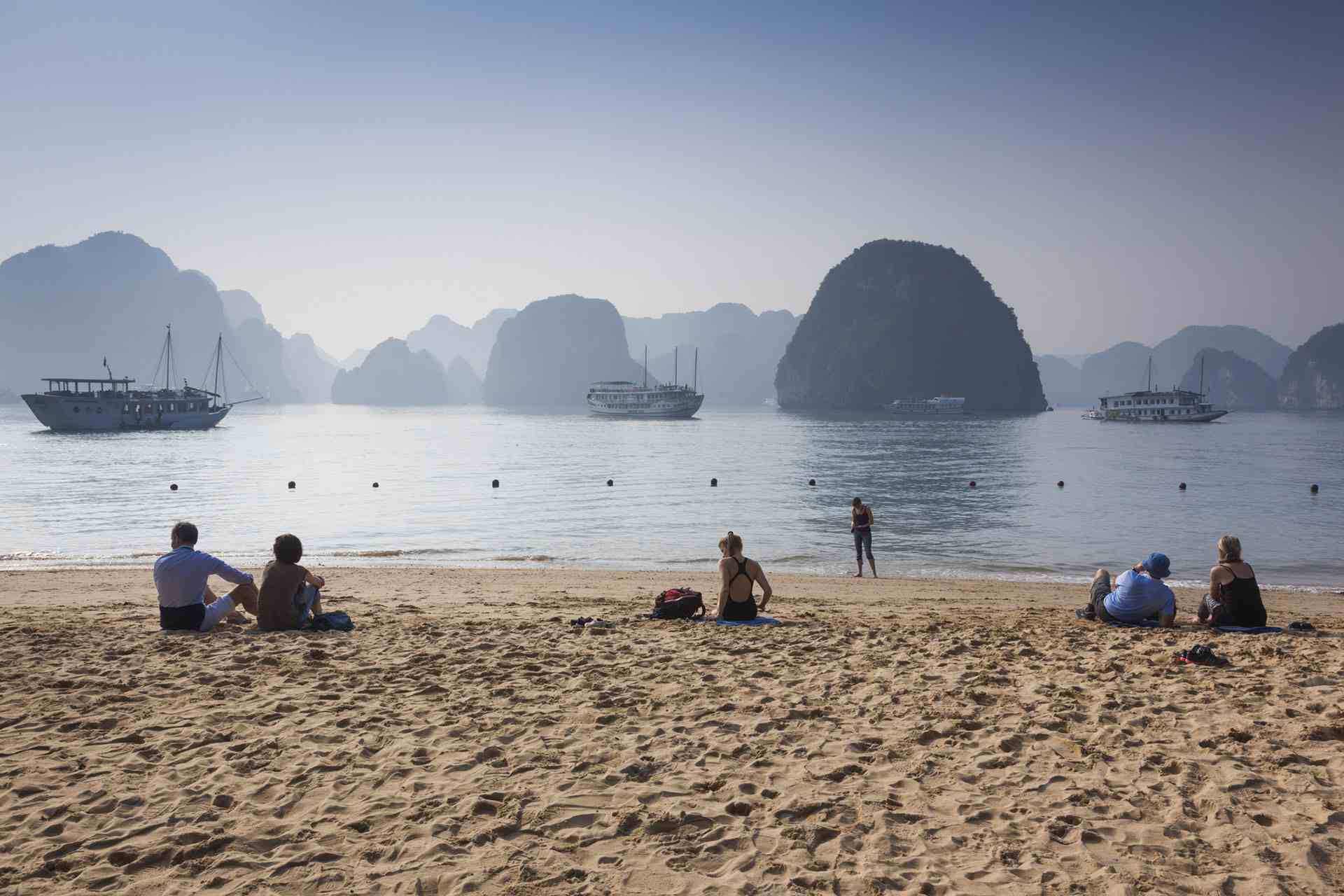 Việt Nam mới chỉ khai thác được một phần nhỏ tiềm năng, giá trị biển đảo để phát triển du lịch.