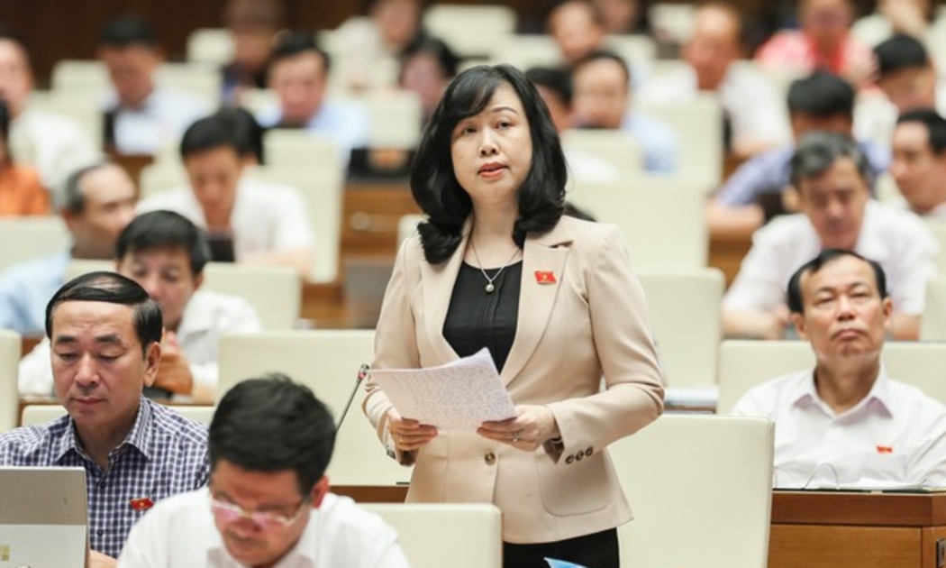  Bộ trưởng Bộ Y tế Đào Hồng Lan giải trình các vấn đề liên quan đến lĩnh vực y tế chiều 31/5. Ảnh - VGP. 