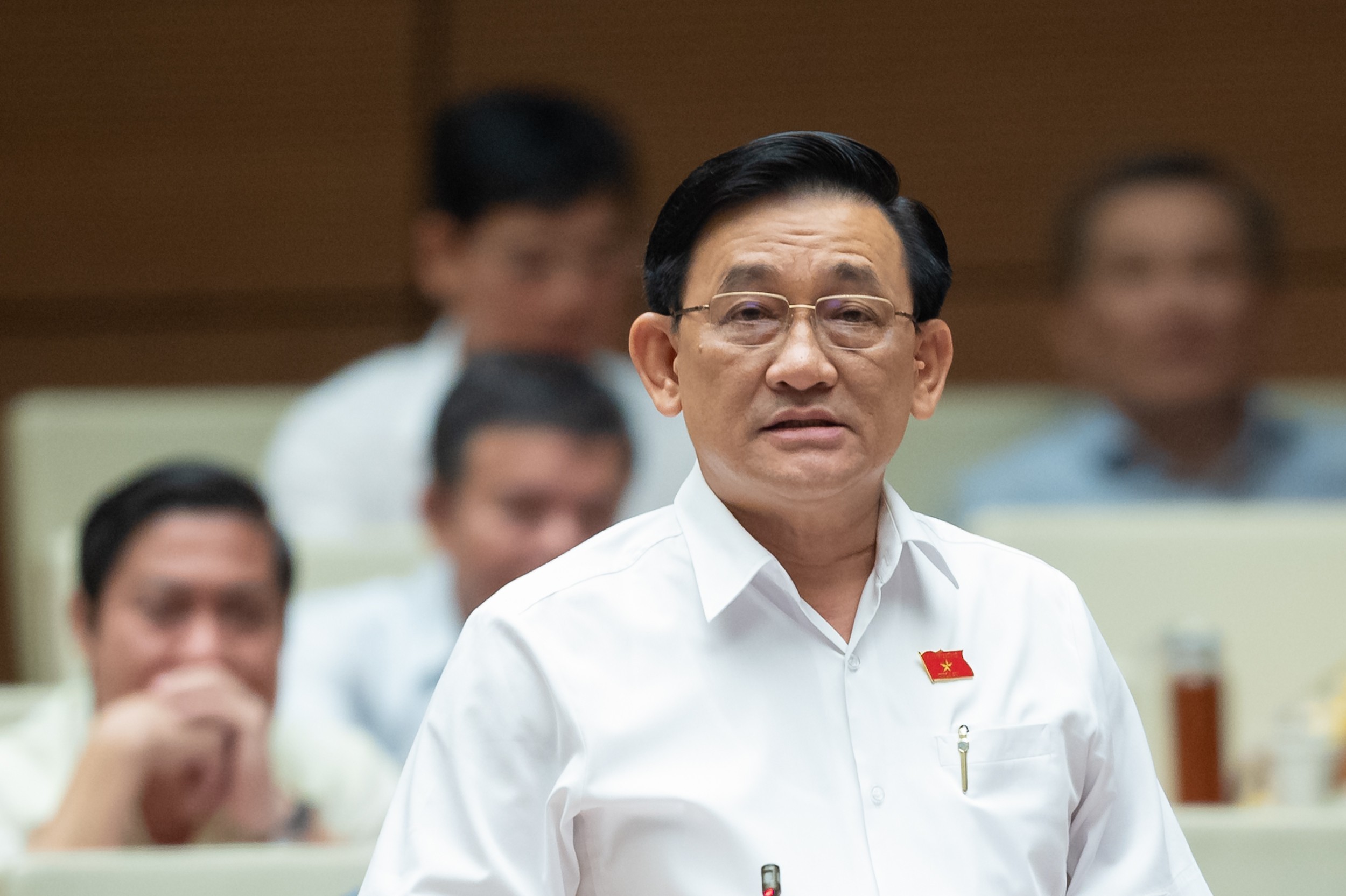 Đại biểu Trần Quốc Tuấn (Tr&agrave; Vinh) ph&aacute;t biểu tại phi&ecirc;n thảo luận ng&agrave;y 31/5.