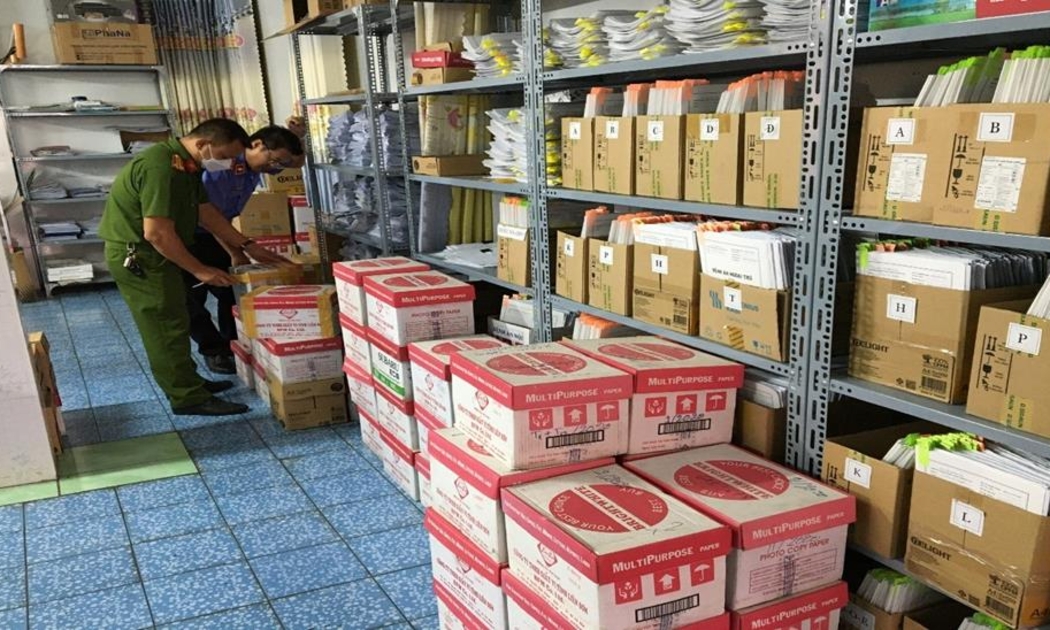 Thu giữ, niêm phong hàng trăm nghìn hồ sơ, tài liệu liên quan. Ảnh: Cổng thông tin Công an tỉnh Đồng Nai.
