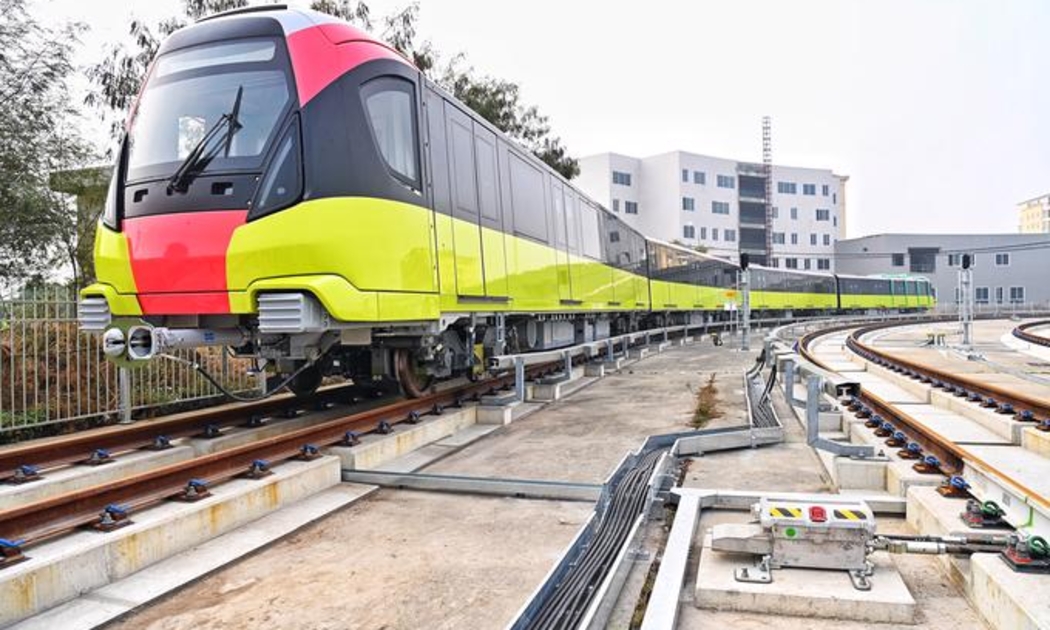 Đoạn thi công ngầm bao gồm 4 ga ngầm và 4 km đường hầm mới đạt 33% tiến độ.