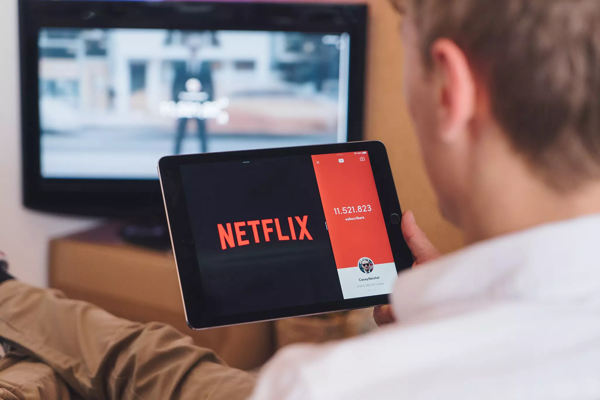 Netflix có thể phát hiện ra nếu bạn chia sẻ tài khoản với người ngoài để tiến hành thu tiền.