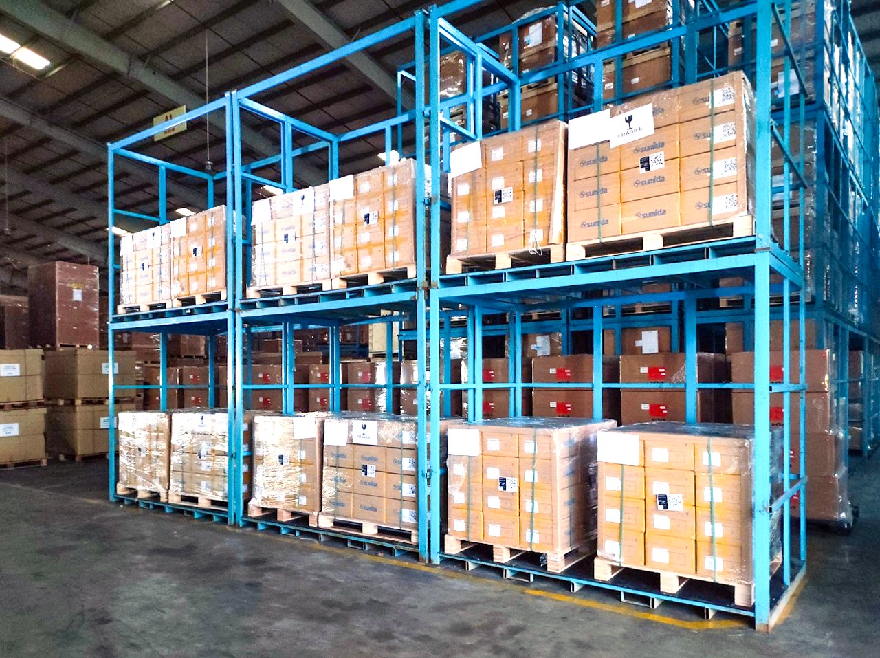 Hàng hóa được lưu kho ngoại quan trước khi xuất khẩu.