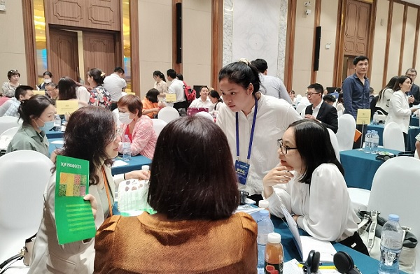 Doanh nghiệp hai nước gặp gỡ, kết nối.