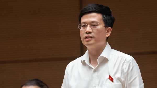 Nhiều trường đại học đua nhau tăng học phí lên rất cao 