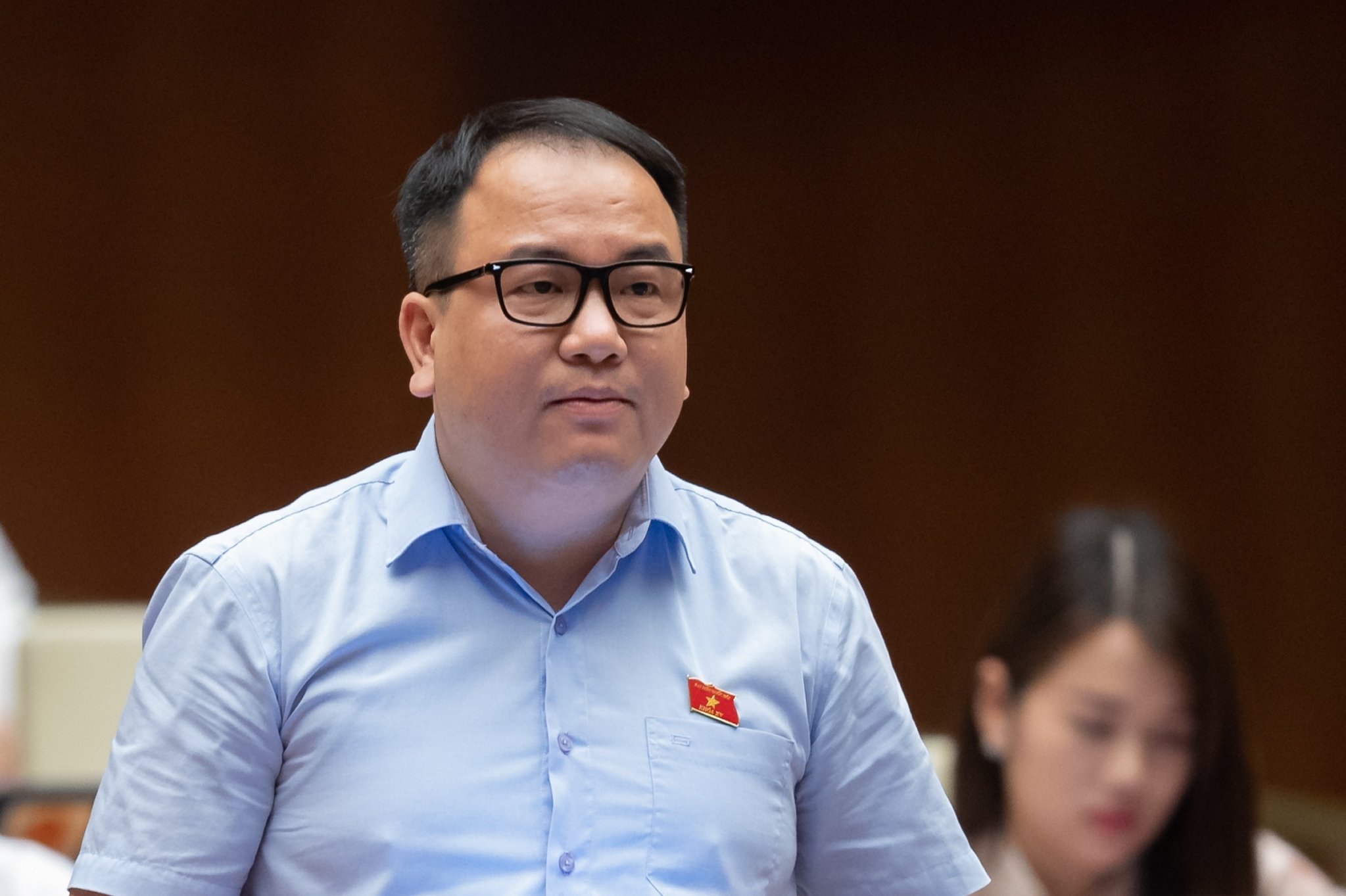 Đại biểu Phạm Trọng Nghĩa, Đoàn Đại biểu Quốc hội tỉnh Lạng Sơn nêu thực tế tốc độ tăng năng suất lao động còn khá chậm. Ảnh - Quochoi.vn. 