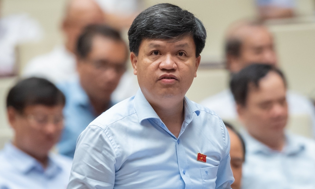 Đại biểu Tạ Đình Thi (TP. Hà Nội) phát biểu về vấn đề phát triển đô thị và chuyển dịch năng lượng