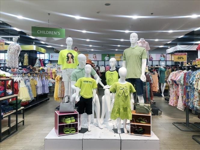 Retail sales of garments and textiles rose 11.1% in the first five months of the year. Photo: VNA