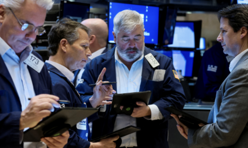 Chứng khoán Mỹ và giá dầu đồng loạt tăng nhờ tin tốt về lãi suất, trần nợ