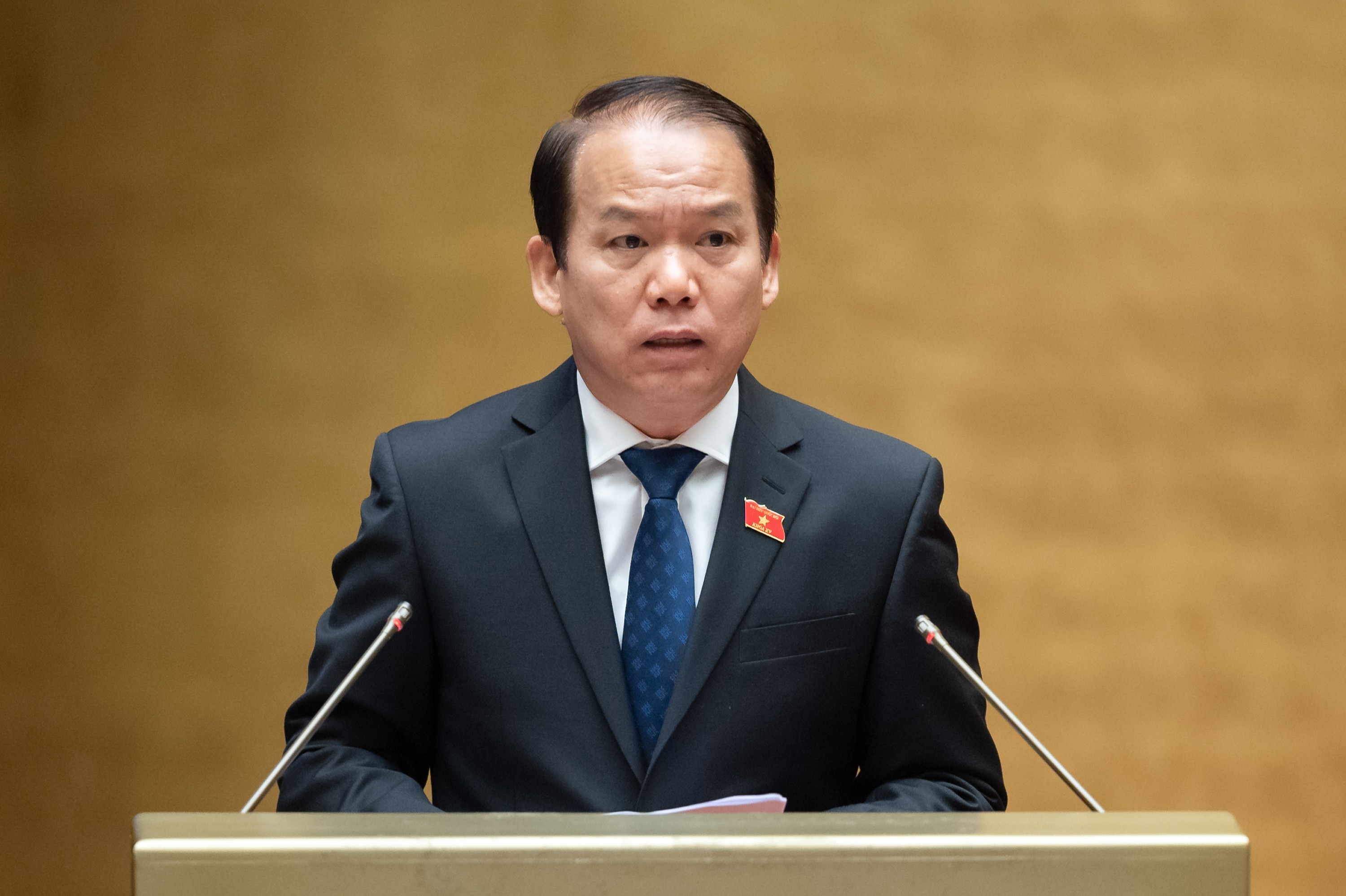 Chủ nhiệm Ủy ban Ph&aacute;p luật của Quốc hội Ho&agrave;ng Thanh T&ugrave;ng b&aacute;o c&aacute;o giải tr&igrave;nh, tiếp thu, chỉnh l&yacute; dự thảo Nghị quyết về Chương tr&igrave;nh x&acirc;y dựng luật, ph&aacute;p lệnh năm 2024, điều chỉnh Chương tr&igrave;nh x&acirc;y dựng luật, ph&aacute;p lệnh năm 2023.