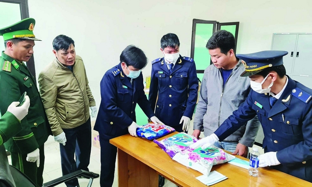 Lực lượng hải quan phát hiện nhiều thủ đoạn cất giấu ma túy tinh vi.