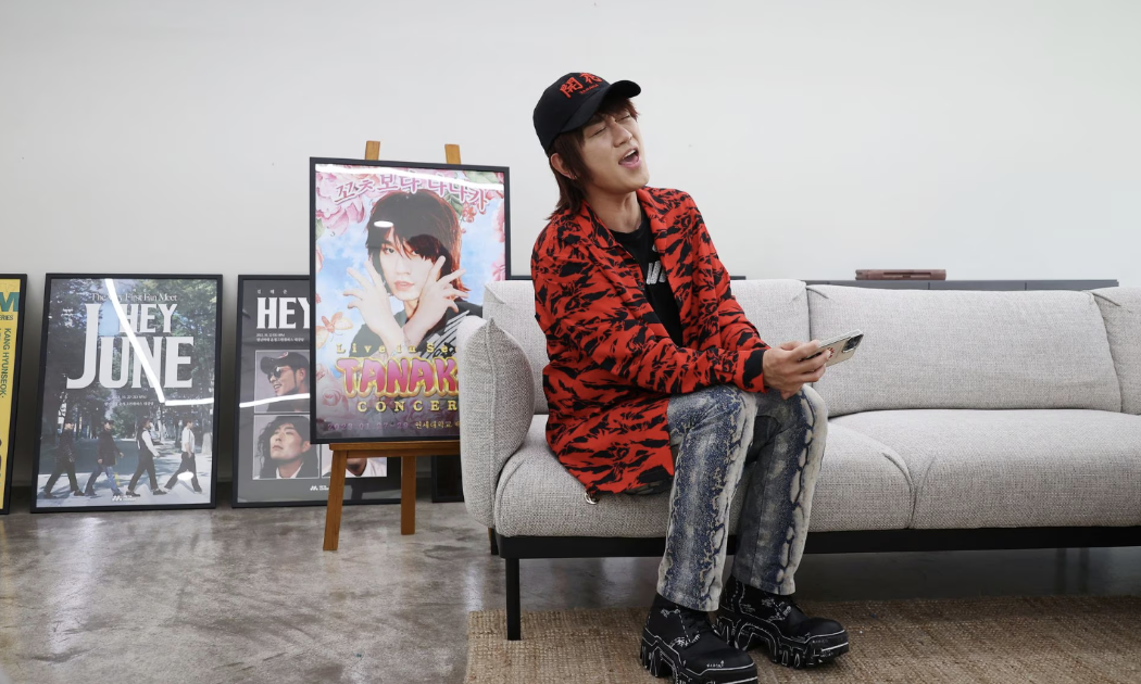 Tanaka, một vai diễn nổi danh trên YouTube do diễn viên hài Hàn Quốc Kim Kyung-wook thủ vai, được giới trẻ Hàn Quốc yêu thích - Ảnh: Reuters.
