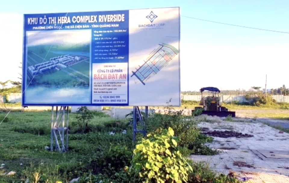 Dự án Khu đô thị Hera Complex Riverside-một trong số những dự án do Công ty CP. Bách Đạt An làm chủ đầu tư vẫn là những mảnh đất hoang đầy cỏ mọc.