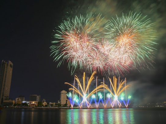 M&agrave;n tr&igrave;nh diễn của đội Việt Nam