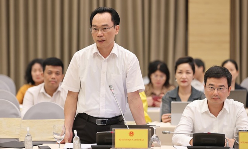  Thứ trưởng Bộ Giáo dục và Đào tạo Hoàng Minh Sơn thông tin về việc thiếu sách giáo khoa. Ảnh - VGP.