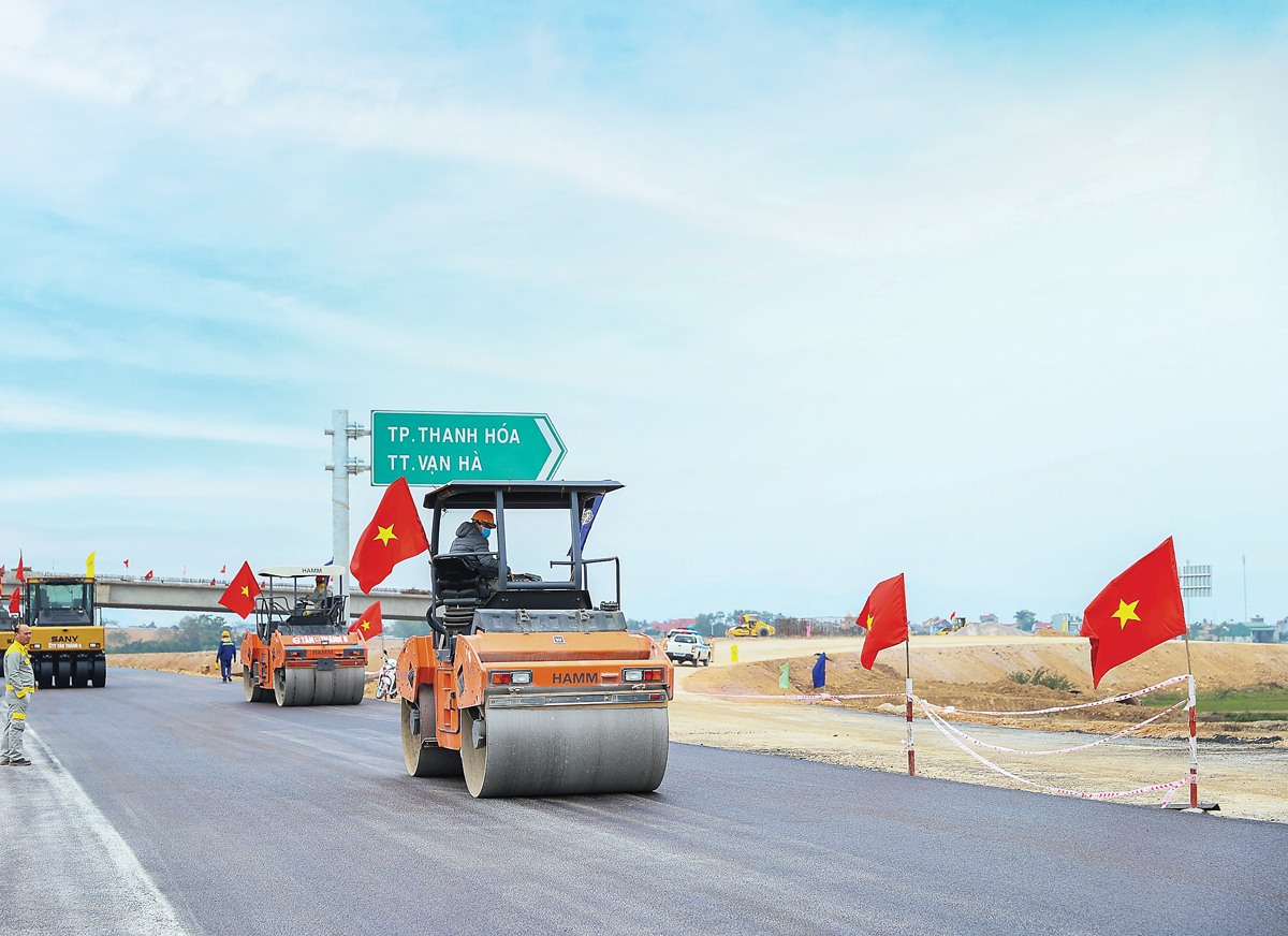 Các dự án hạ tầng giao thông chiến lược kết nối liên vùng, các tuyến vành đai động lực, mang tính lan tỏa đang được ráo riết triển khai.