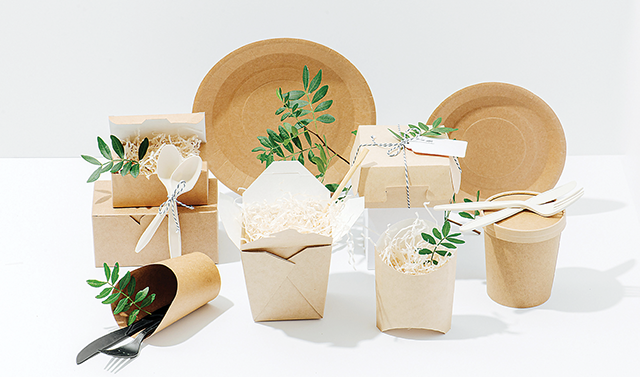 Tuy chậm chạp, song ng&agrave;nh F&B cũng đ&atilde; c&oacute; những bước đi đầu ti&ecirc;n trong cuộc chiến chống bao b&igrave; nhựa d&ugrave;ng một lần.