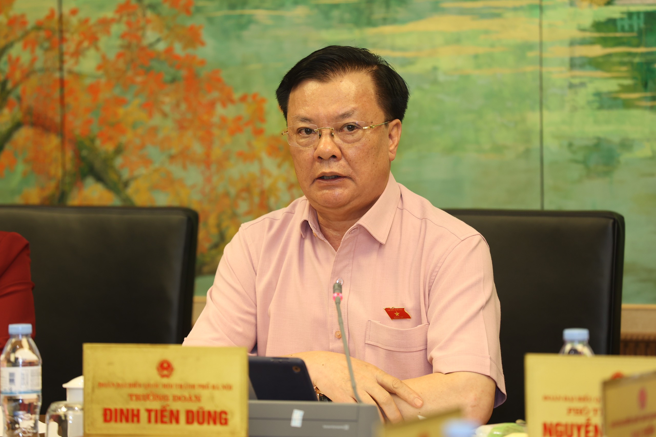 Bí thư Thành uỷ, Trưởng Đoàn đại biểu Quốc hội Hà Nội Đinh Tiến Dũng: cần thiết tính toán lại việc sở hữu chung cư không có thời hạn và phải gắn với tái thiết đô thị.